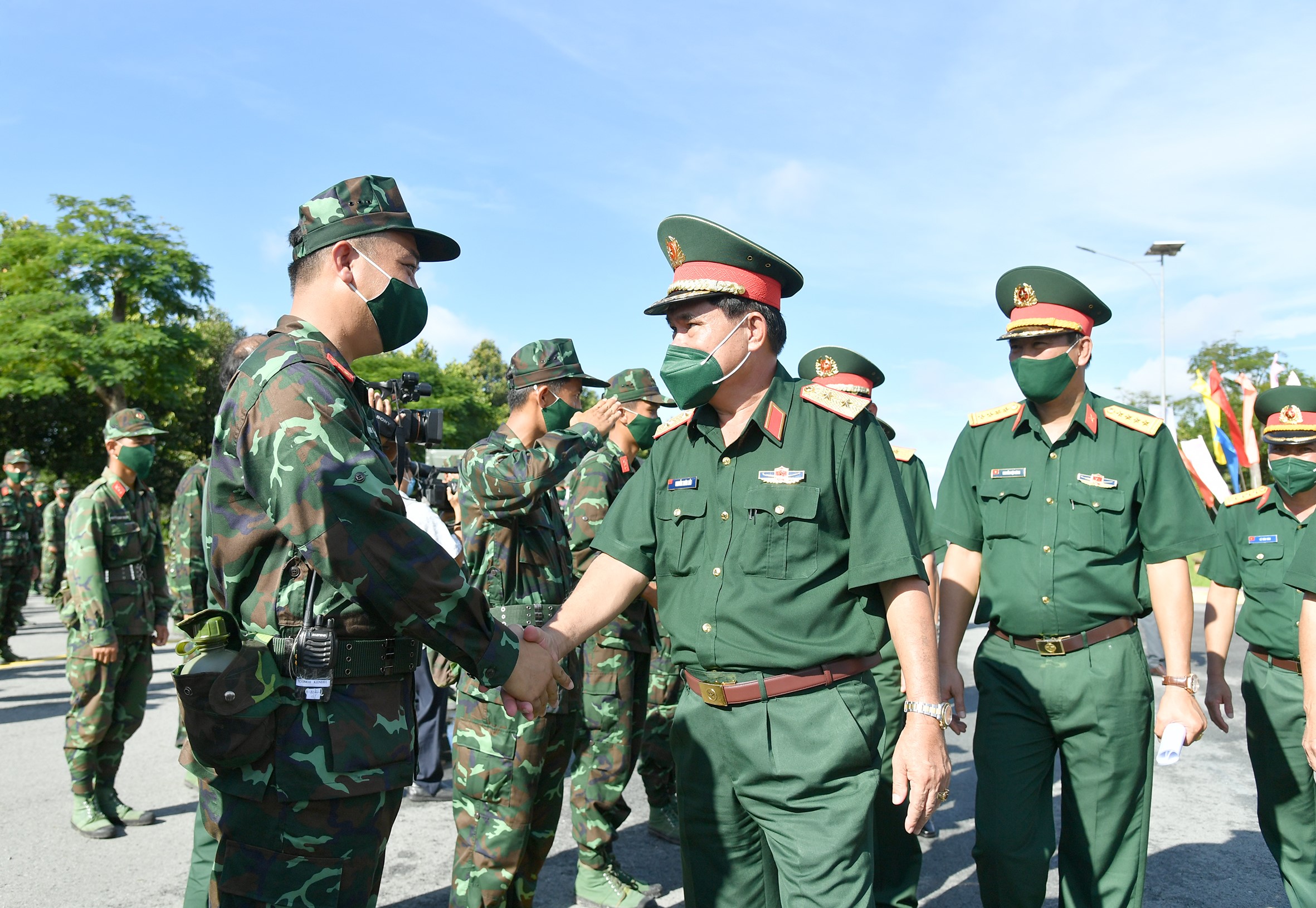 Quân khu 9 xuất quân tăng cường TP Hồ Chí Minh chống dịch