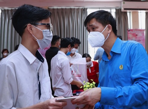 Hỗ trợ 200 000 tài khoản học tập cùng gói sản phẩm giáo dục trị giá 100 tỷ