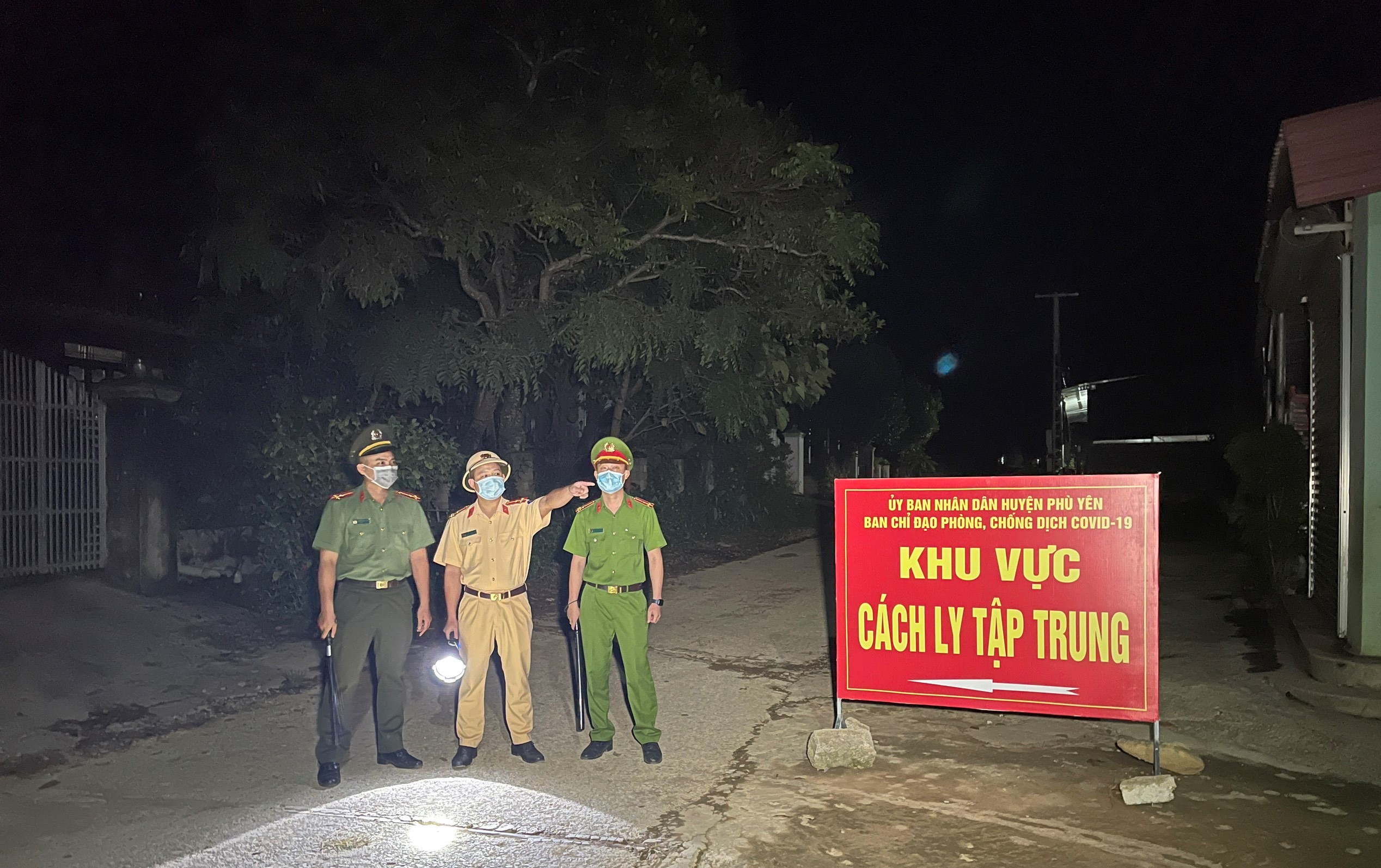 Nỗ lực thực hiện nhiệm vụ “kép” tại địa bàn giáp ranh