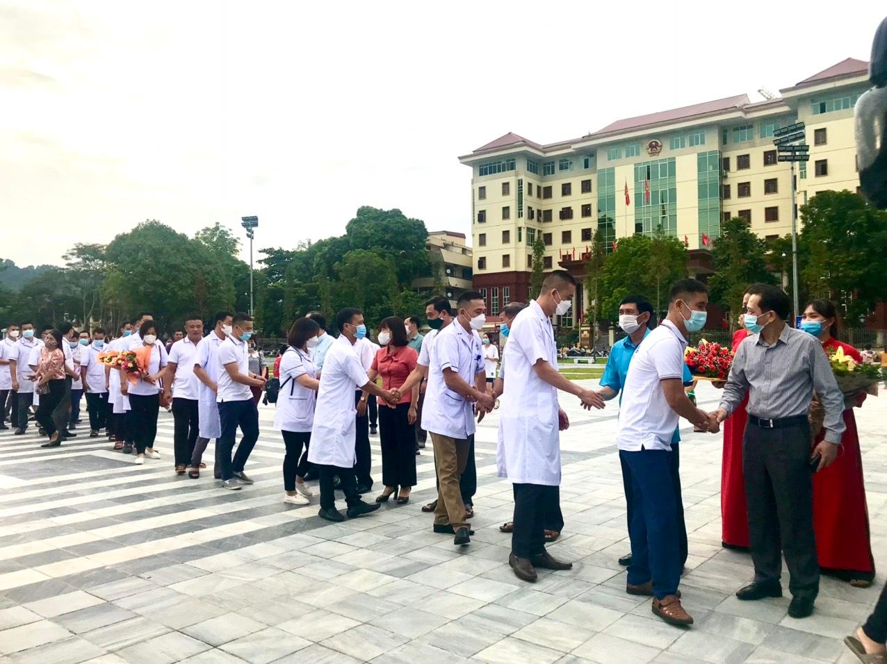 Hà Giang 40 cán bộ y tế tiếp tục lên đường “chia lửa” cùng miền Nam