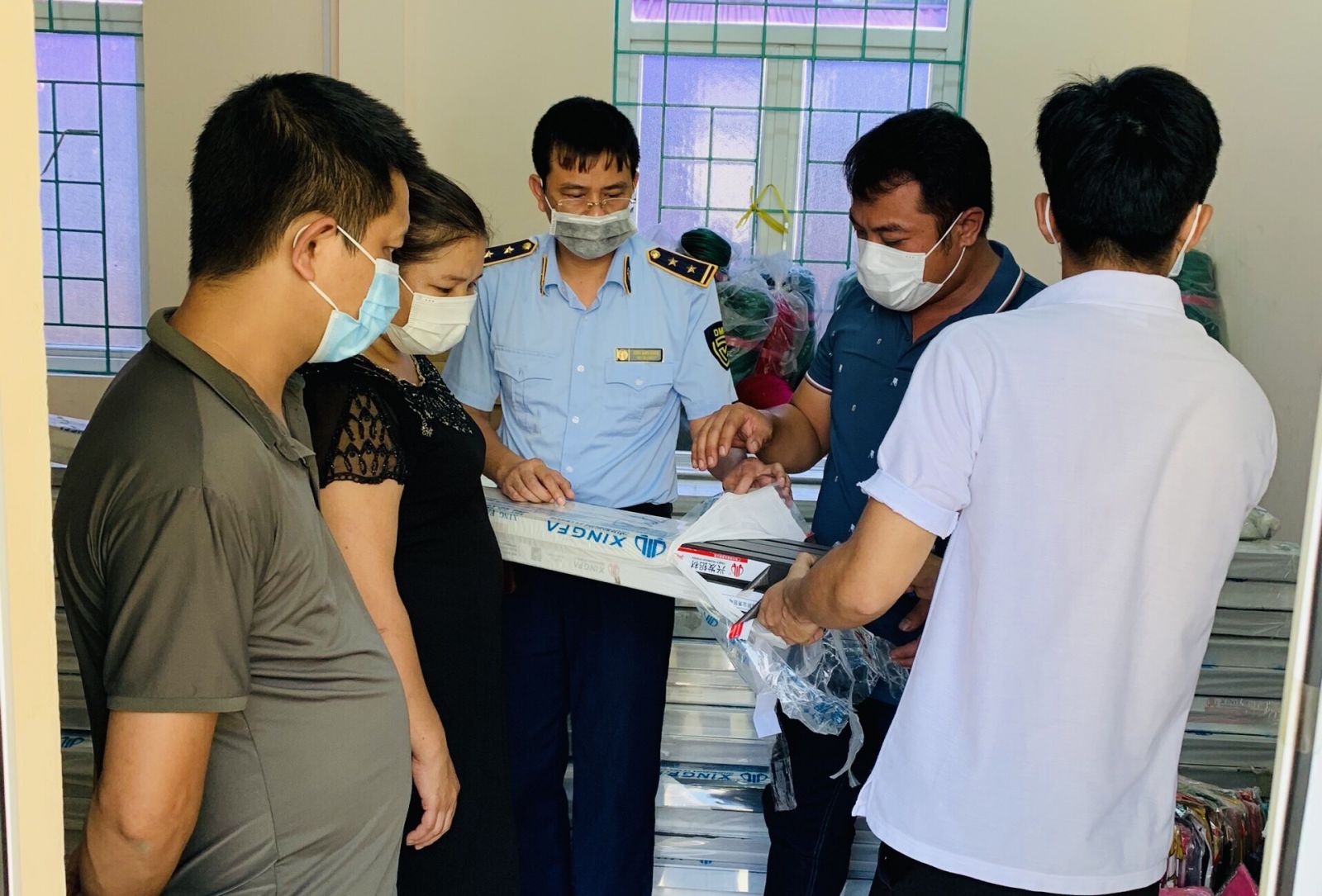 Vĩnh Phúc Phát hiện và tạm giữ trên 2 tấn nhôm có dấu hiệu giả mạo nhãn hiệu XINGFA