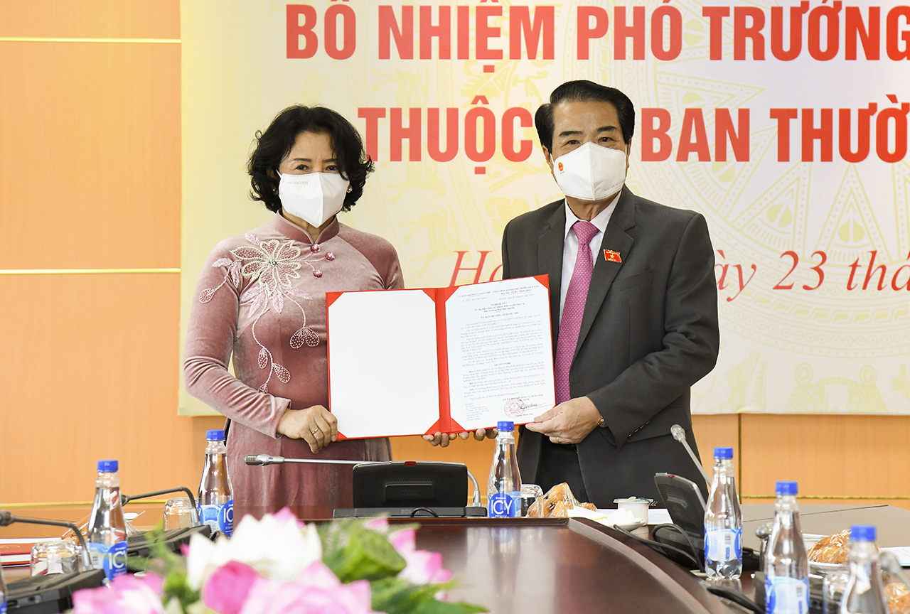 Công bố và trao Nghị quyết bổ nhiệm Phó trưởng Ban Dân nguyện thuộc Uỷ ban Thường vụ Quốc hội