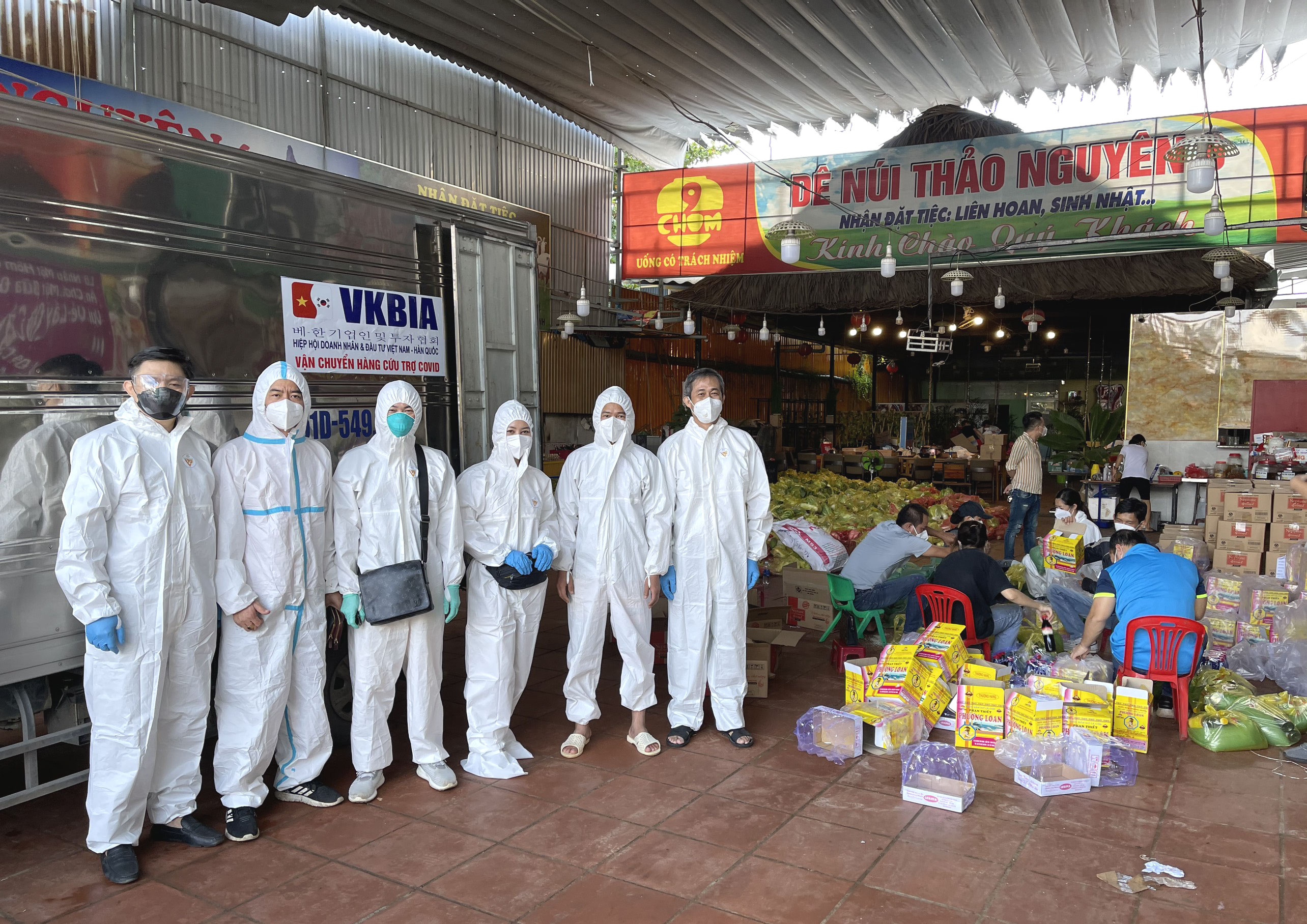 Trao 4 000 túi quà an sinh xã hội tặng người dân TP Hồ Chí Minh