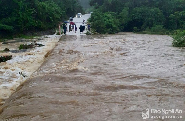 Ảnh hưởng của bão số 6, mưa lũ tiếp tục gây nhiều thiệt hại tại các địa phương
