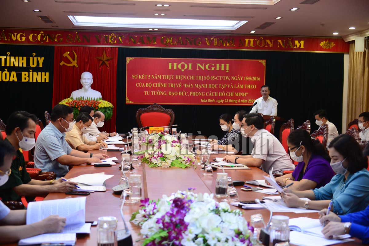 Hòa Bình Đề cao vai trò nêu gương trong học và làm theo Bác