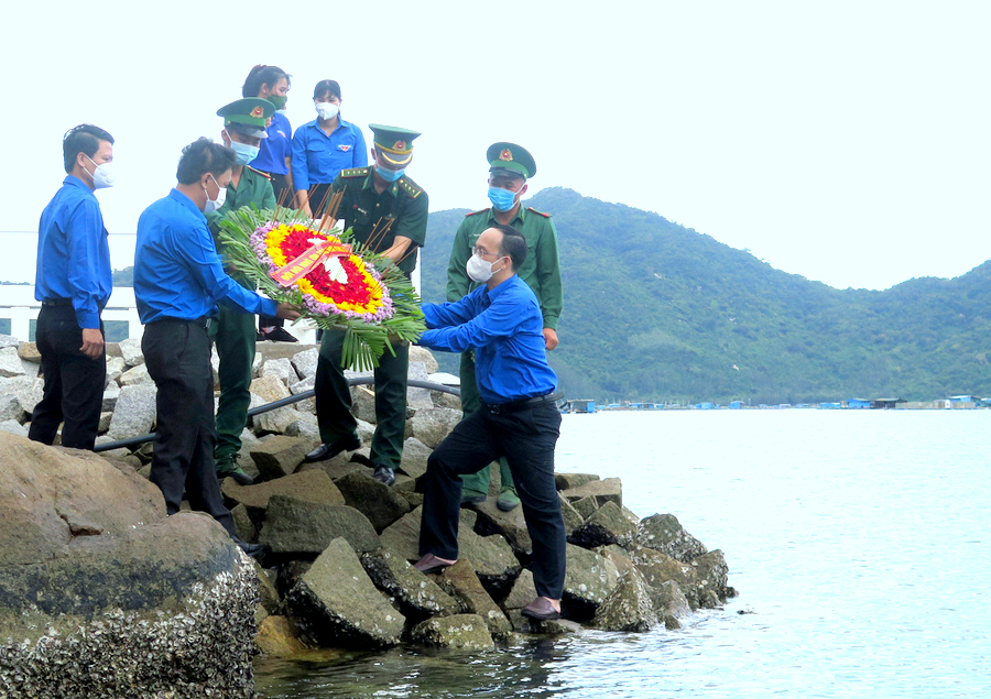 Tri ân các Anh hùng liệt sĩ đã hy sinh tại Bến tàu không số Vũng Rô