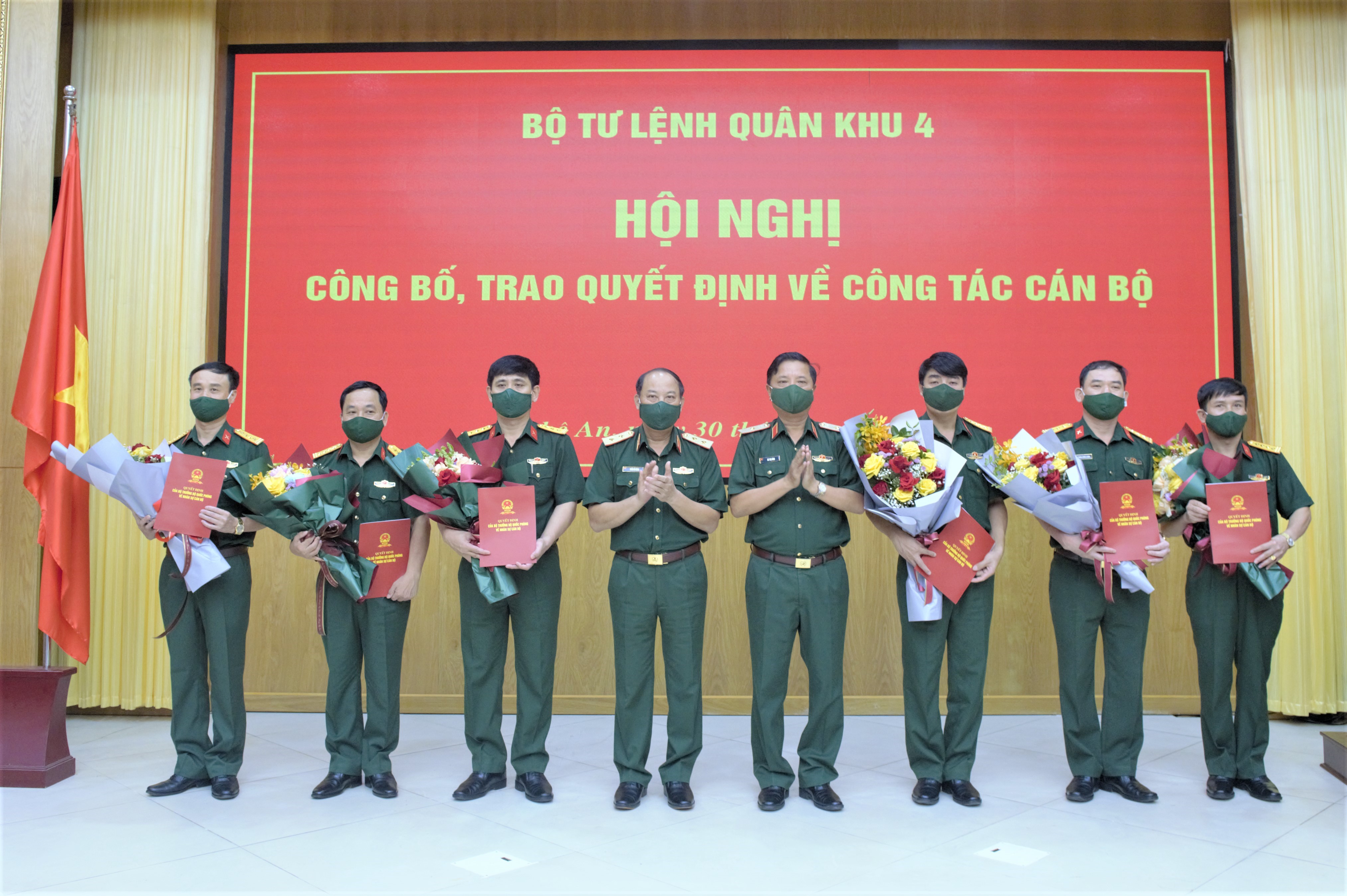 Quân khu 4 Công bố, trao quyết định về công tác cán bộ