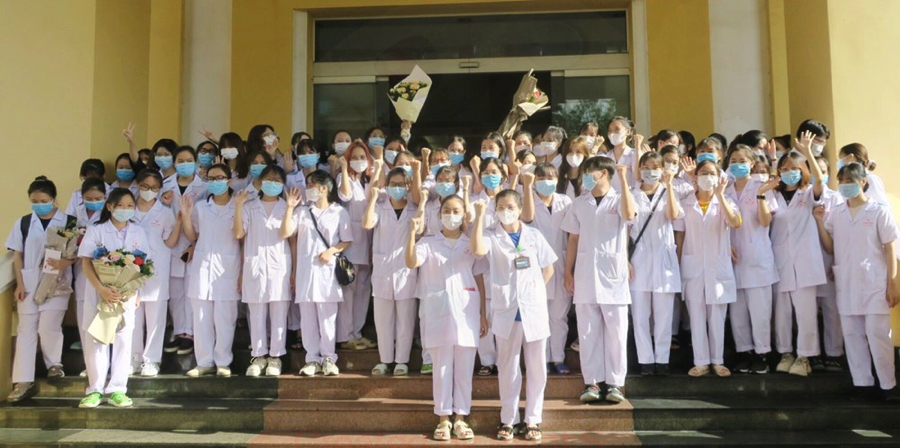 Hà Nội Khen thưởng 18 đoàn y tế tỉnh, thành hỗ trợ phòng, chống dịch
