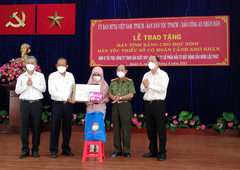 Nhiều hoạt động chăm lo người dân tộc thiểu số tại vùng dịch