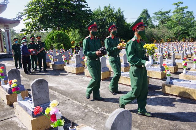 Quảng Trị truy điệu, an táng 10 hài cốt liệt sĩ