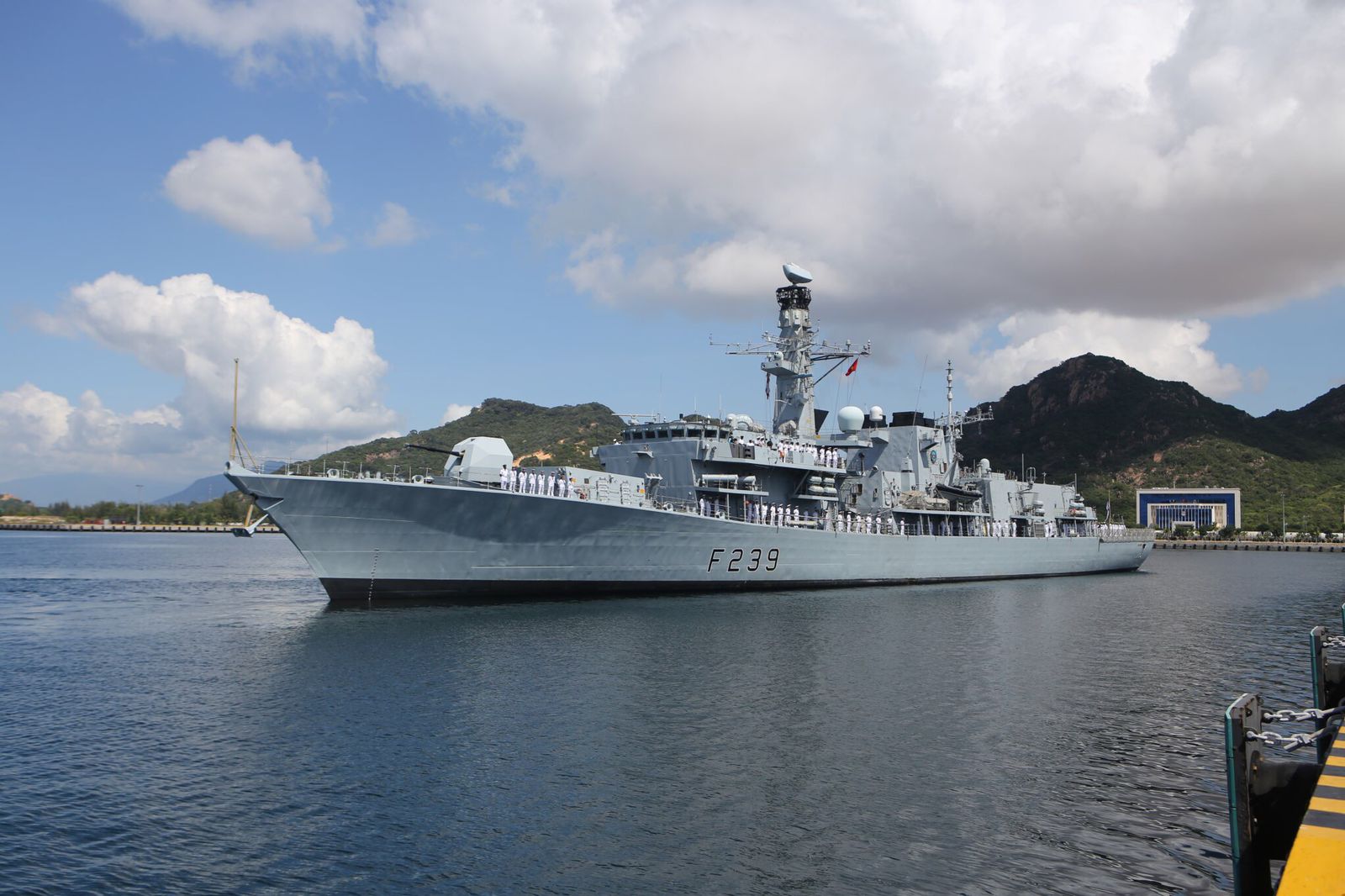 Tàu Hải quân Hoàng gia Anh HMS Richmond thăm Việt Nam