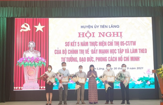 Hải Phòng Tuyên dương nhiều tấm gương tiêu biểu trong học và làm theo Bác