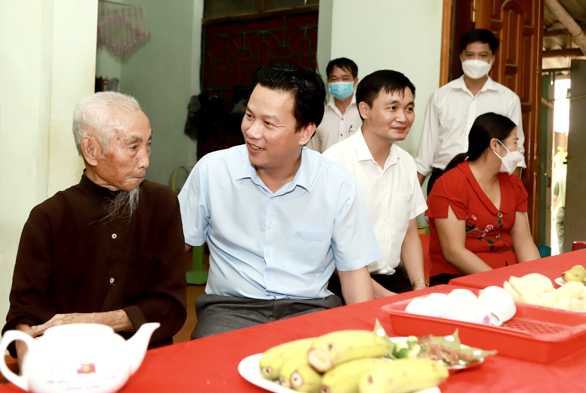 Hà Giang Tổ chức thăm hỏi, tặng quà người cao tuổi, hộ nghèo
