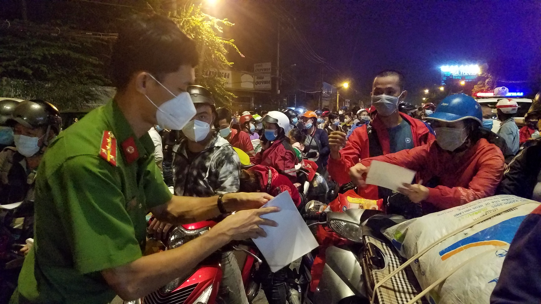 Người dân từ vùng dịch không tự ý di chuyển về quê