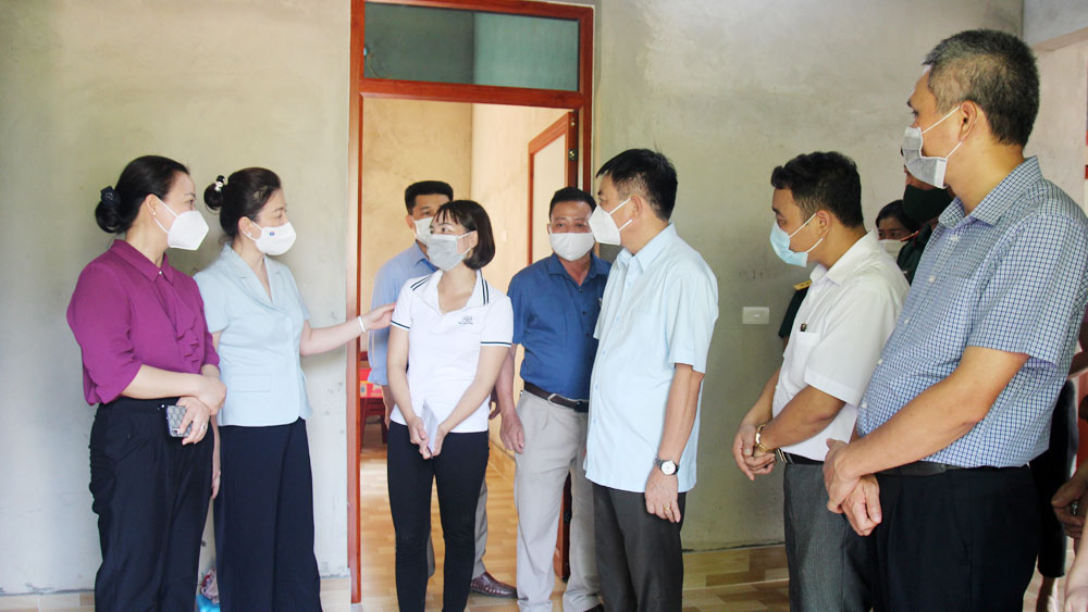 Trao mái ấm tình thương phụ nữ nghèo