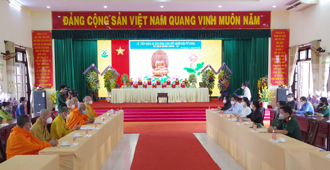 Sóc Trăng bàn giao 13 bộ linh cốt cho thân nhân gia đình có người thân tử vong do dịch