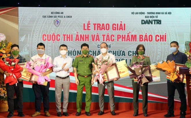 Trao giải cuộc thi ảnh và tác phẩm báo chí về chủ đề PCCC