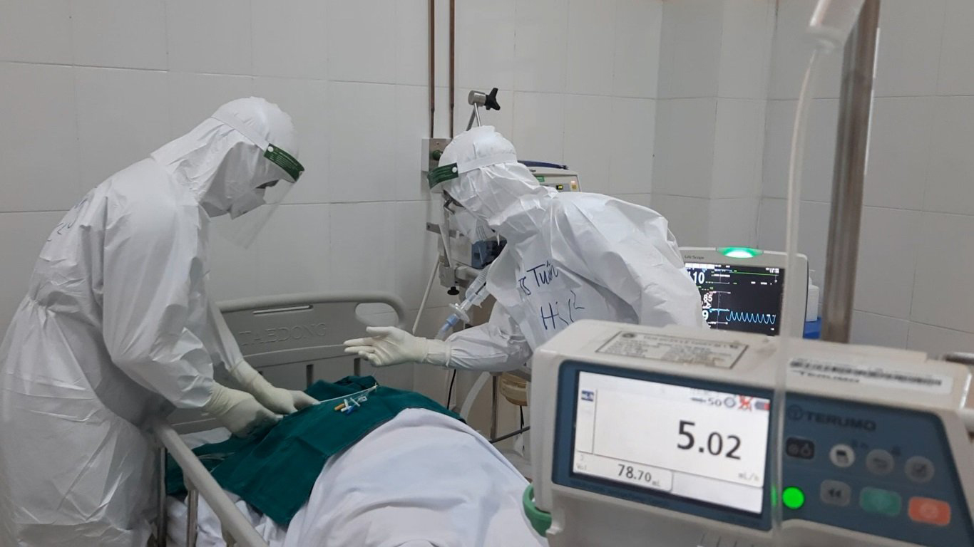 Tăng cường lực lượng Quân y hỗ trợ “vùng đỏ” Quận 12
