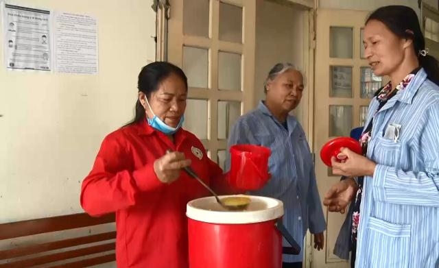 Học Bác “thương người như thể thương thân”