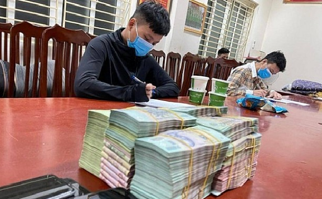 Đường dây đánh bạc nghìn tỷ ở Hà Nội bị triệt phá như thế nào