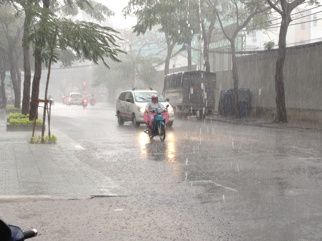 Ngày và đêm 14 10, nhiều khu vực mưa dông, đề phòng thời tiết nguy hiểm