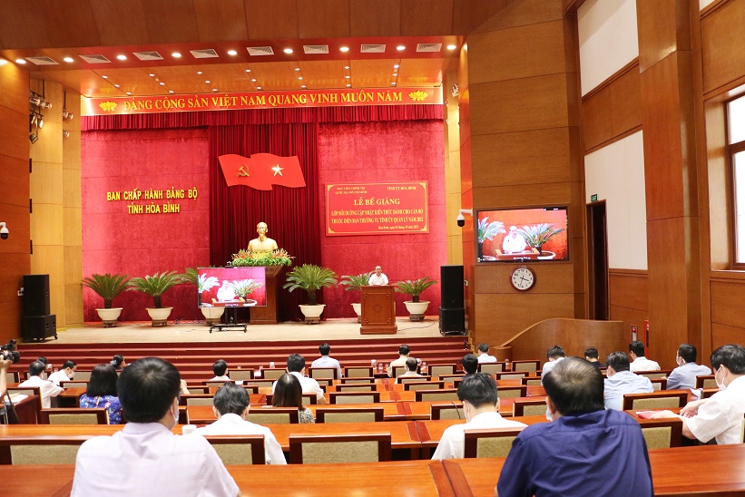 Bế giảng lớp bồi dưỡng kiến thức thuộc diện BTV Tỉnh ủy Hòa Bình quản lý