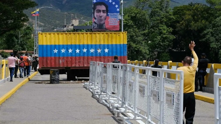 Venezuela mở lại biên giới trên bộ với Colombia