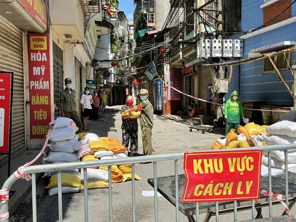 Truy tặng Bằng khen cho nguyên Bí thư Chi bộ vì thành tích phòng, chống dịch