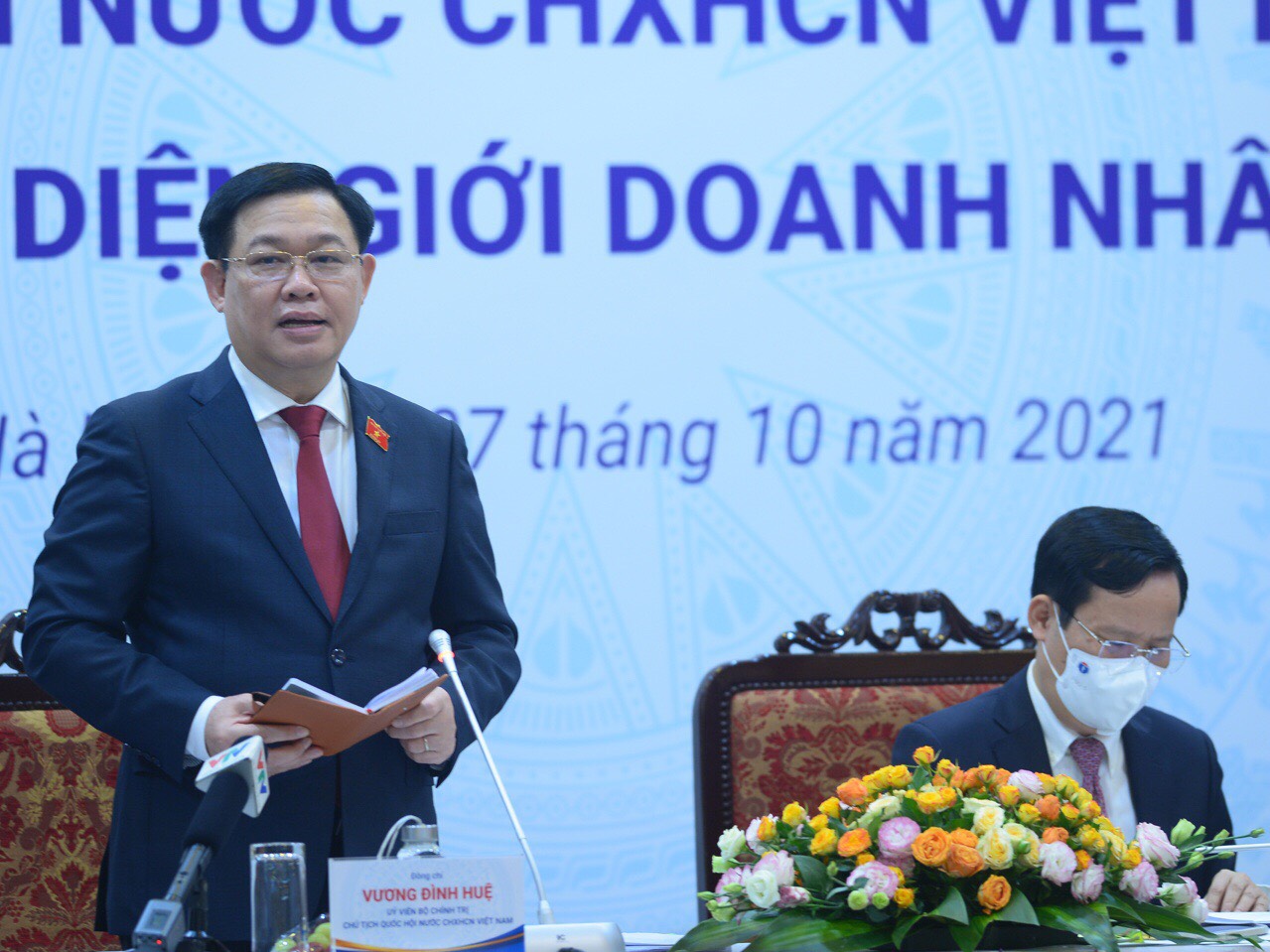 Người dân, doanh nghiệp là trung tâm trong mọi quyết sách