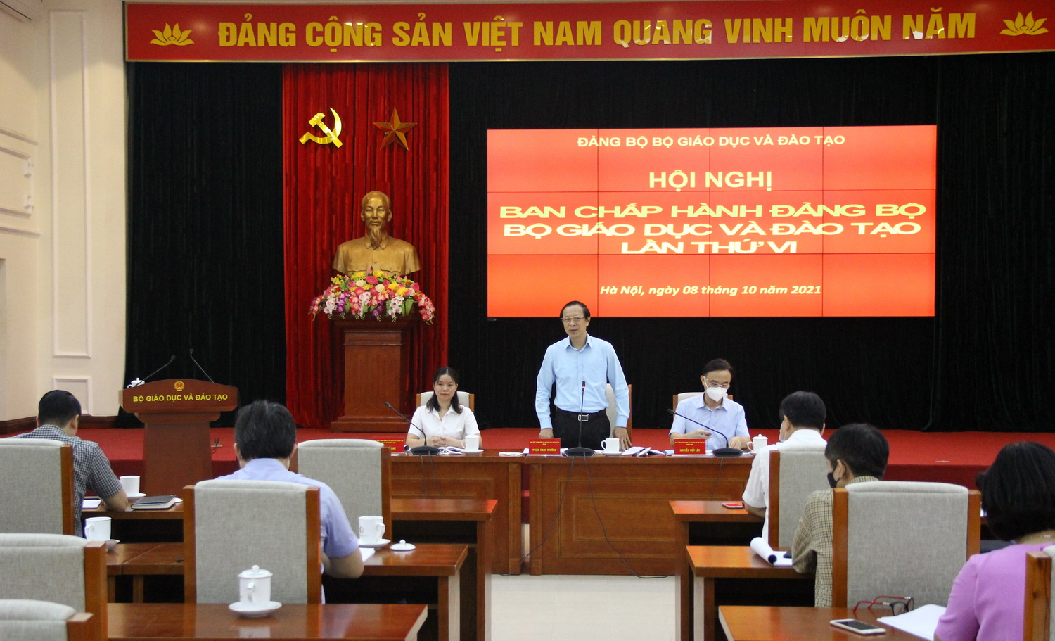 Cần sự chủ động, tích cực và nêu gương của các đồng chí lãnh đạo, cán bộ chủ chốt