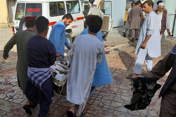 Đánh bom tại thánh đường Afghanistan Ít nhất 50 người thiệt mạng