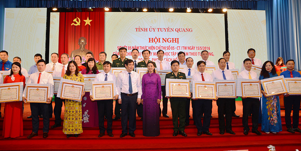 Tuyên Quang Chuyển biến rõ nét trong học và làm theo Bác