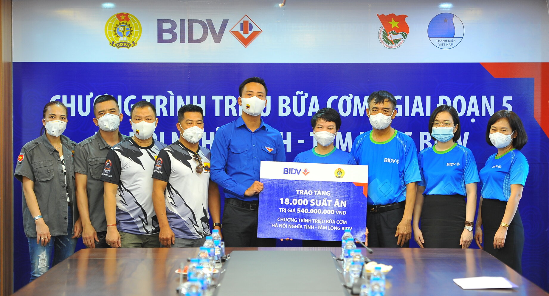 BIDV trao 18 000 suất cơm tặng đồng bào khó khăn tại TP Hà Nội