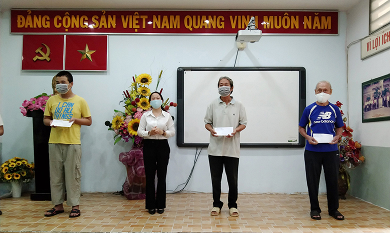 Ủy ban Dân tộc Hỗ trợ 382 triệu đồng cho người dân tộc thiểu số nghèo và học sinh nhiễm COVID-19