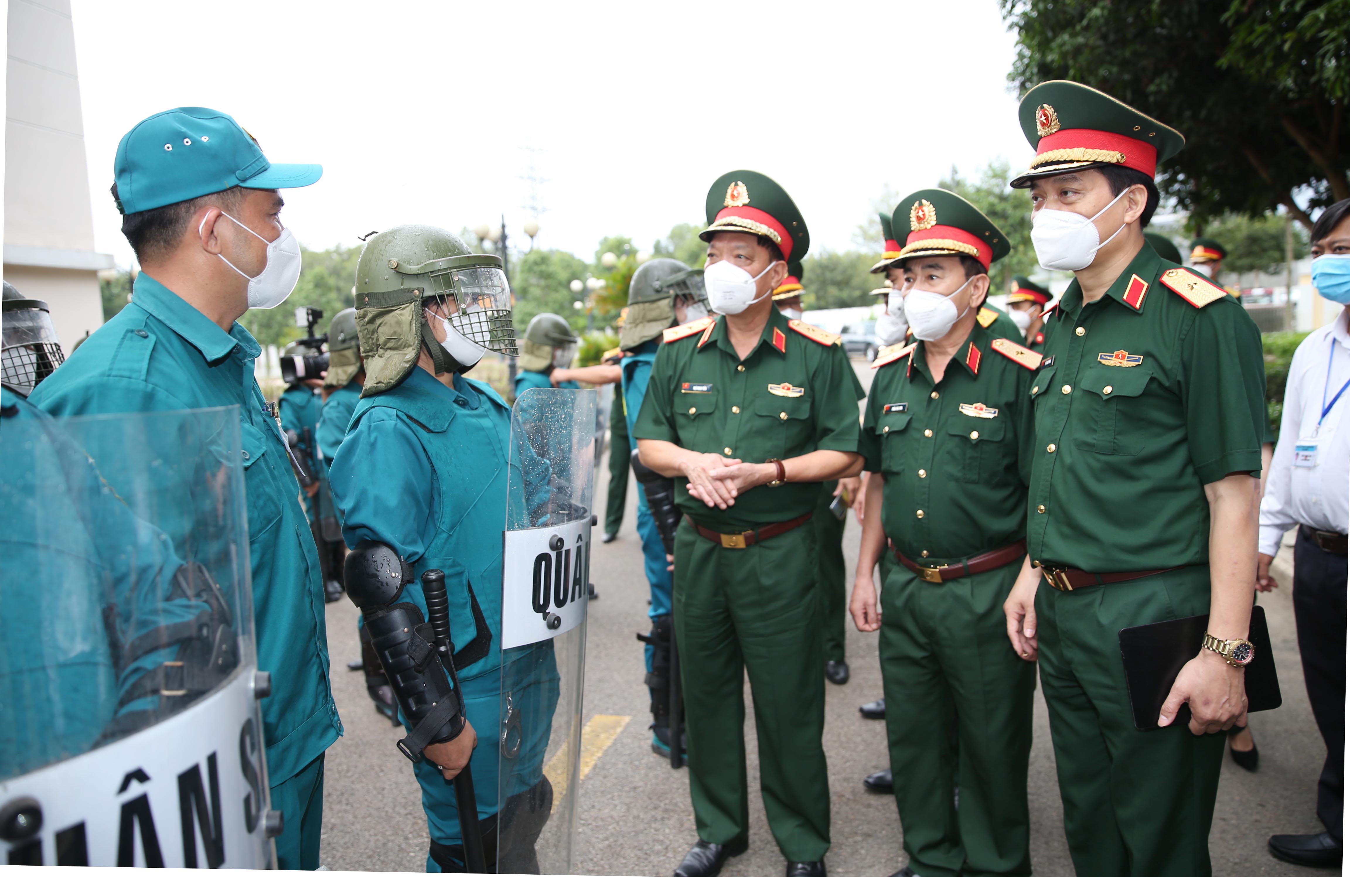 Đoàn công tác Bộ Quốc phòng kiểm tra phòng, chống dịch trên địa bàn thị xã Bến Cát- Bình Dương