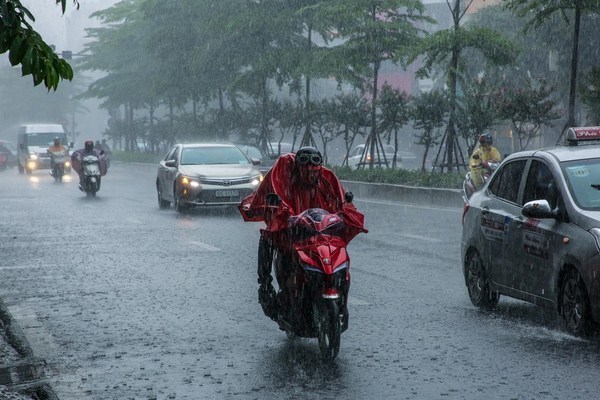 Mưa nhiều nơi do ảnh hưởng của hoàn lưu bão số 7