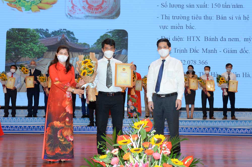 Bắc Giang Tôn vinh sản phẩm nông nghiệp tiêu biểu và nông dân tiêu biểu