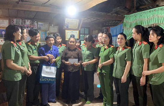 Những đóa hoa công lý và tình thương yêu