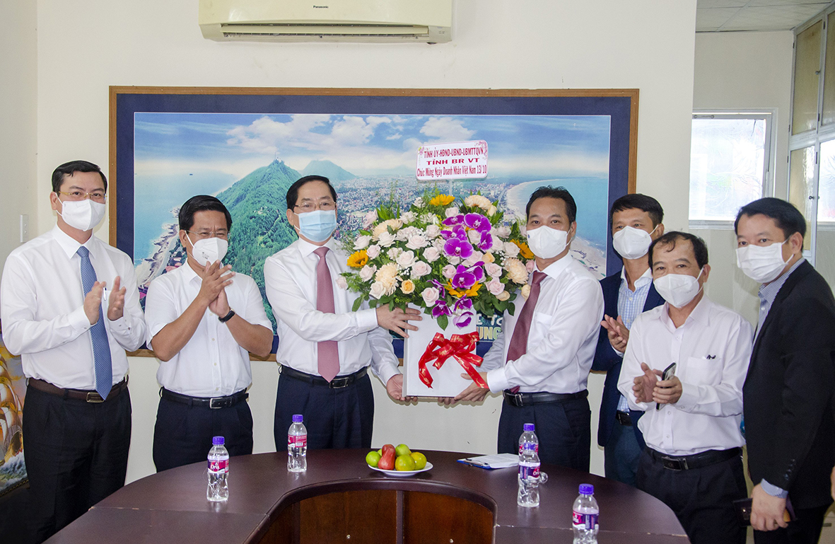 Chung sức, đồng lòng cùng vượt qua khó khăn