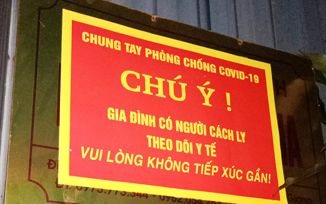 Sở Y tế Hà Nội hướng dẫn treo biển trước nhà người bay về từ TP HCM