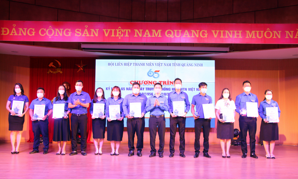 Tuyên dương thanh niên tiêu biểu trong phong trào Đoàn