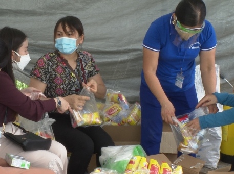 Hỗ trợ gần 4 500 phụ nữ mang thai và trẻ em về quê