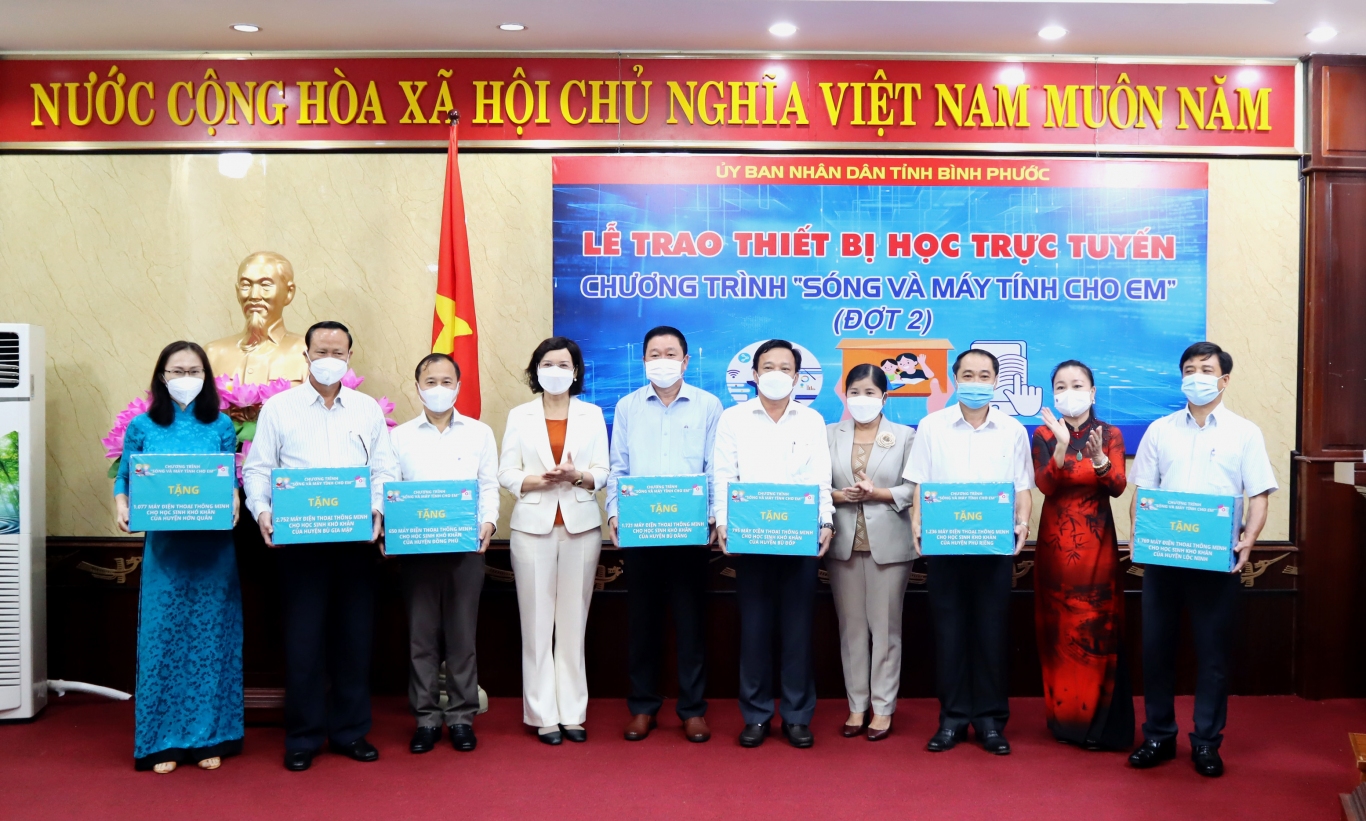 Tỉnh Bình Phước Chương trình “Sóng và máy tính cho em” được triển khai rộng khắp trên toàn địa bàn