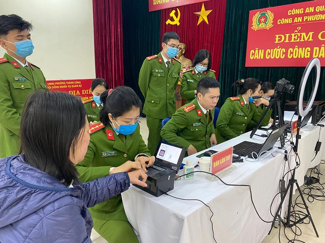 ​

Công an Hà Nội tiếp tục mở đợt cấp thẻ căn cước công dân gắn chíp điện tử