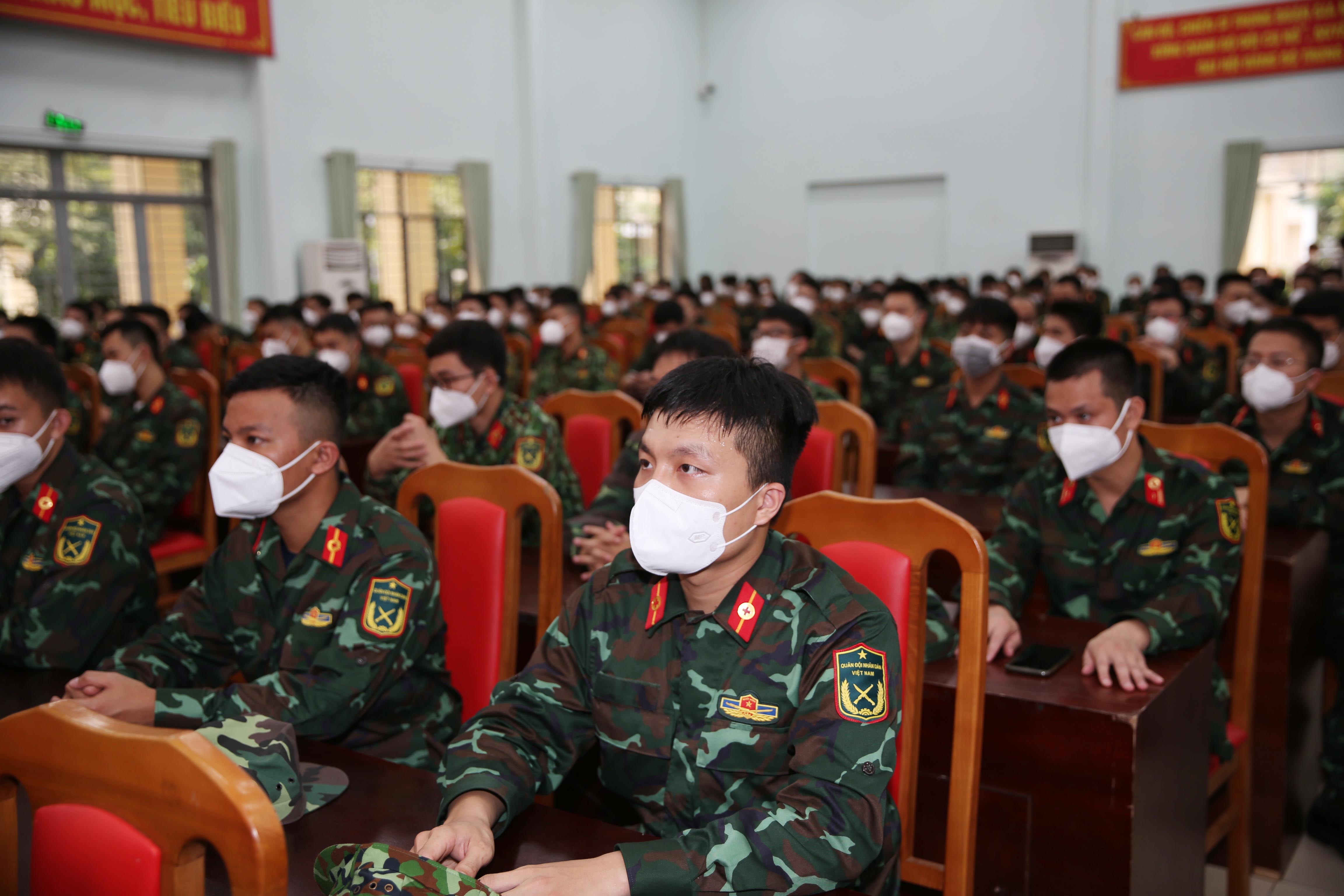 Biểu dương thành tích của hơn 300 cán bộ, học viên Học viện Quân y