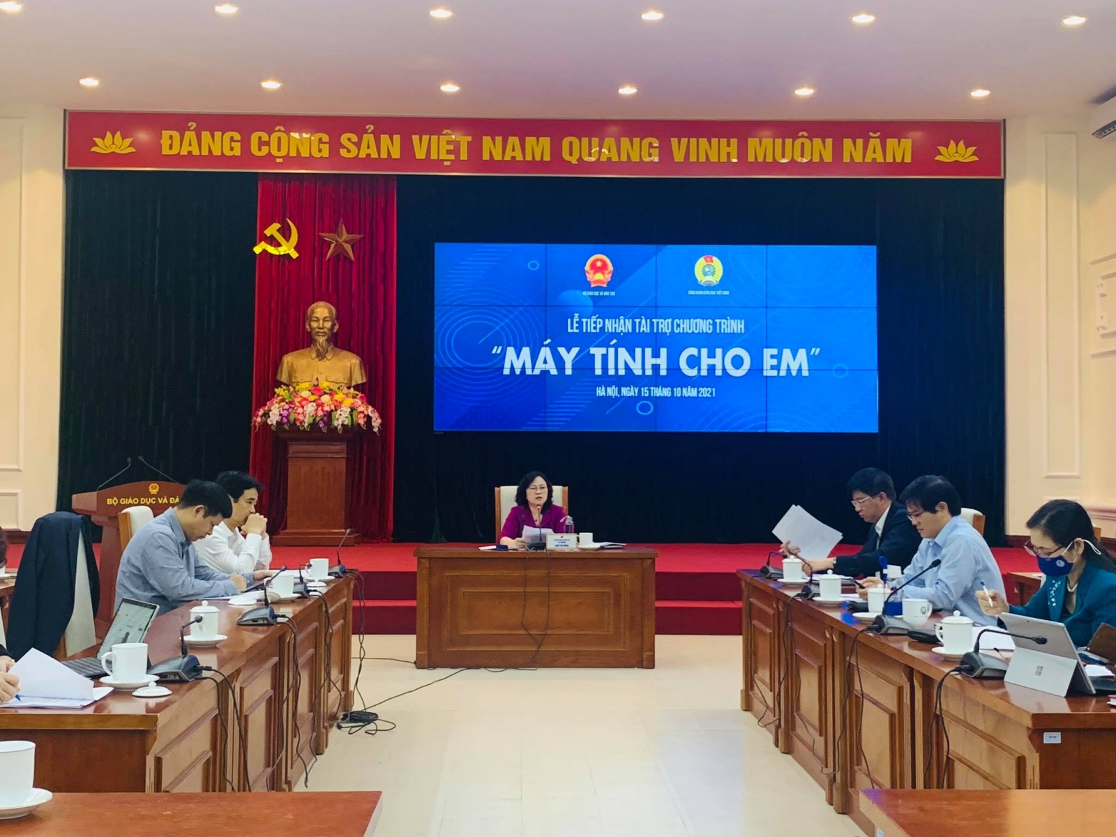 Thành lập Ban Tiếp nhận, điều phối Chương trình “Sóng và máy tính cho em”