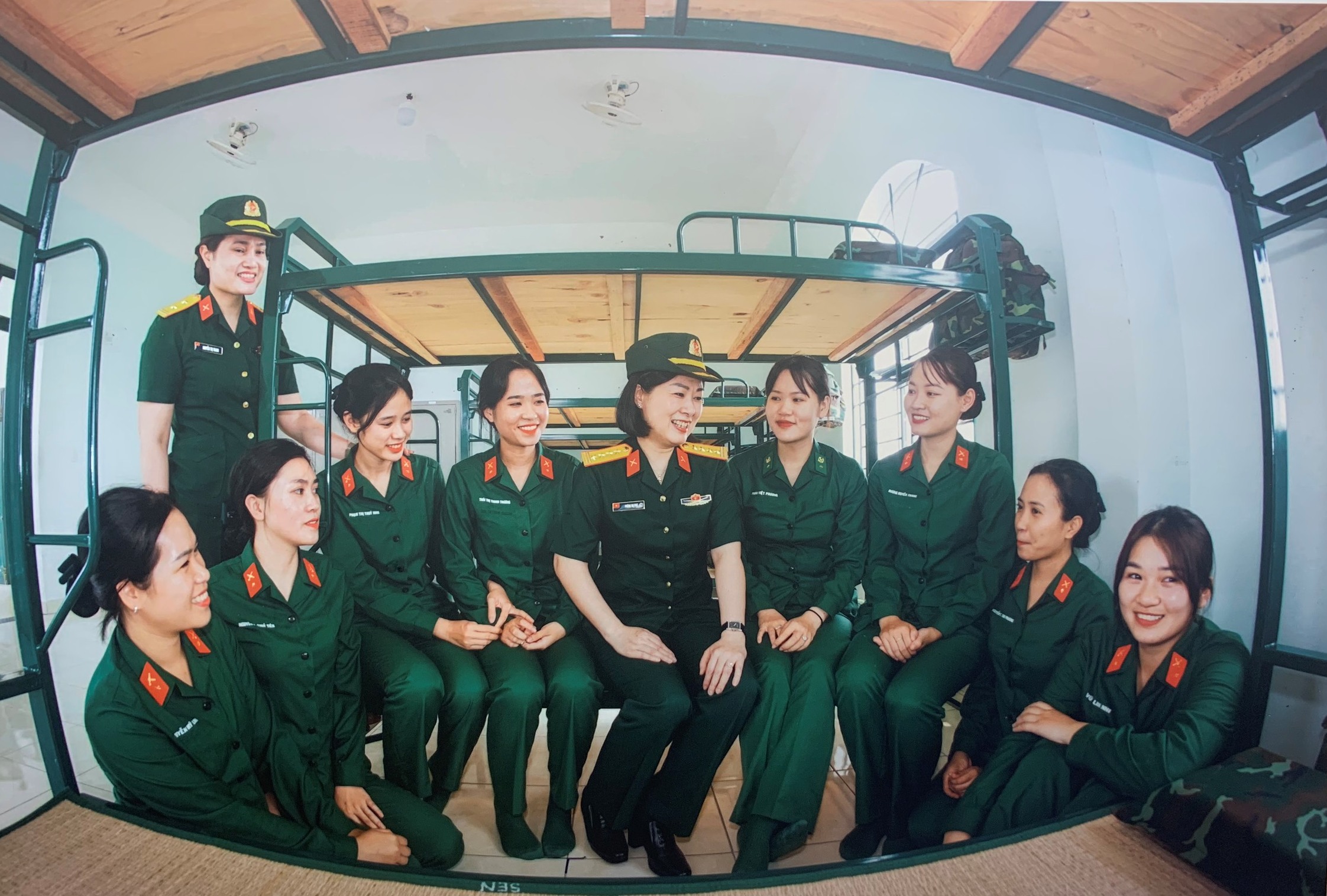 Tự hào hình ảnh người nữ quân nhân