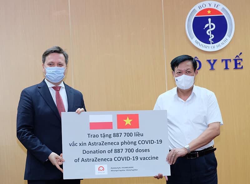 Bộ Y tế tiếp nhận 2 triệu liều vaccine AstraZeneca do Ba Lan và Hàn Quốc tài trợ