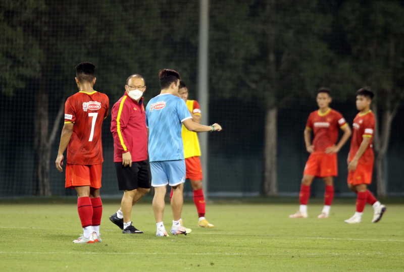 HLV Park Hang-seo theo sát ĐT U23 Việt Nam