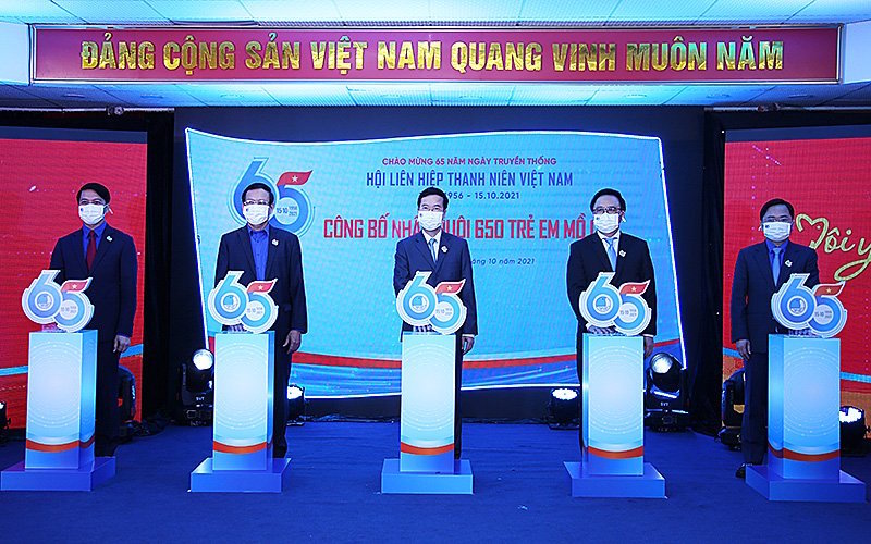 Hành trình “Tôi yêu Tổ quốc tôi” đồng hành với 650 trẻ em mồ côi do COVID-19